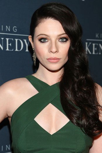 How tall is Michelle Trachtenberg?
